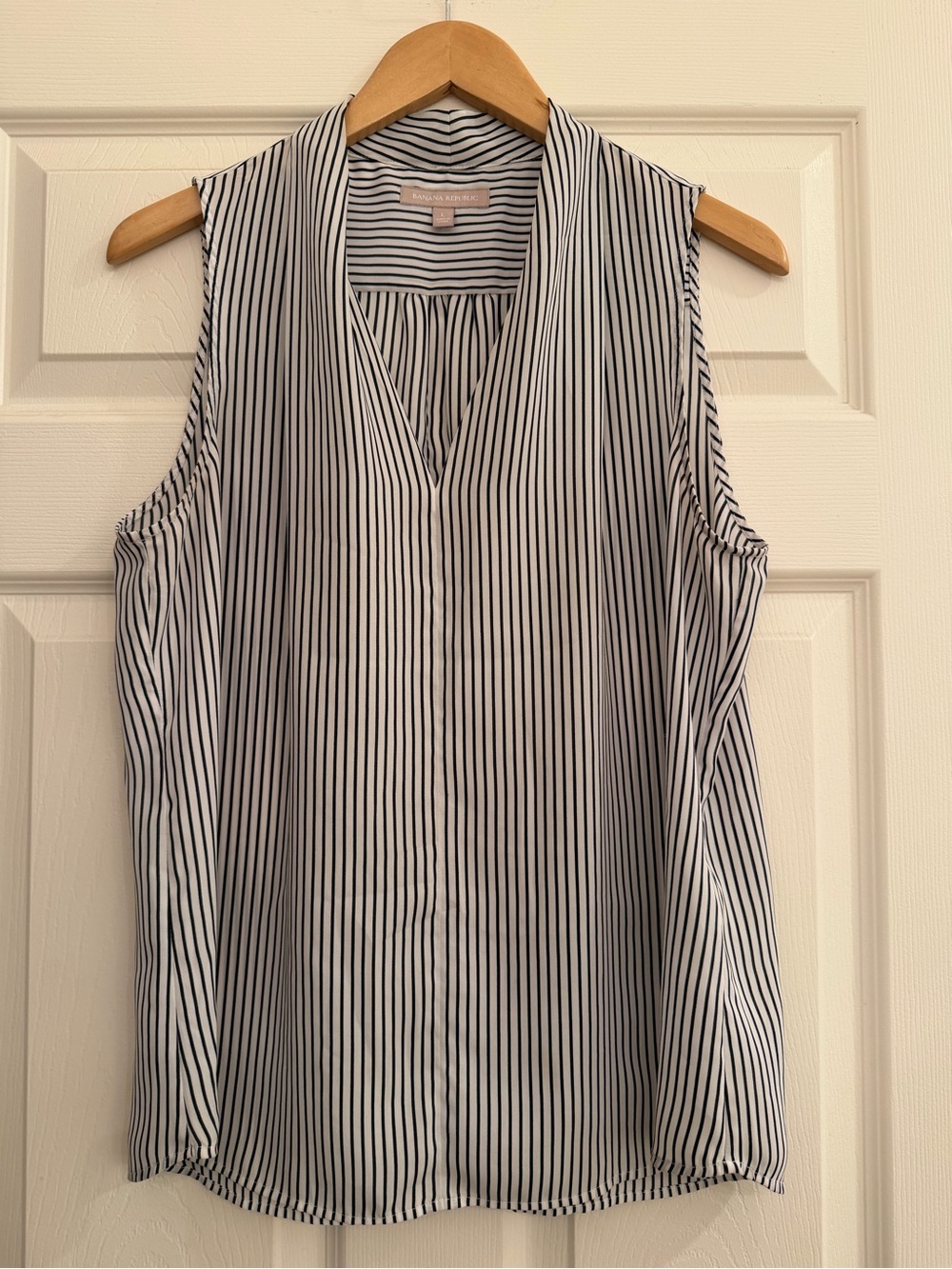 Banana Republic White Sleeveless V-Neck Camisole with Navy Pinstripeso